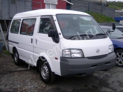 Лобовое стекло Nissan Vanette IV